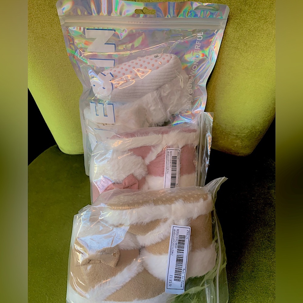 NEW Baby SHEIN Fur Booties (3) Size 4